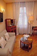 Fleur De Lis Hotel