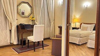 Fleur De Lis Hotel