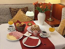 Fleur De Lis Hotel