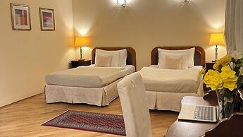 Fleur De Lis Hotel