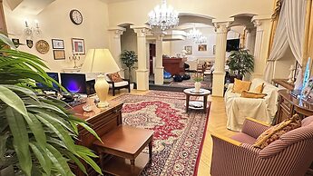 Fleur De Lis Hotel