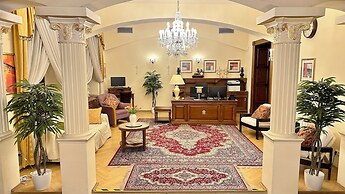 Fleur De Lis Hotel