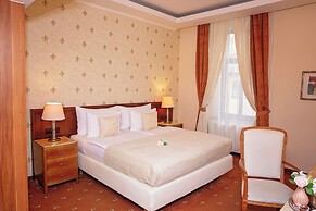 Fleur De Lis Hotel