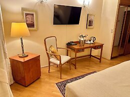 Fleur De Lis Hotel