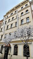 Fleur De Lis Hotel