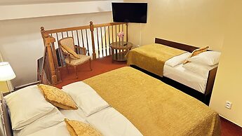Fleur De Lis Hotel