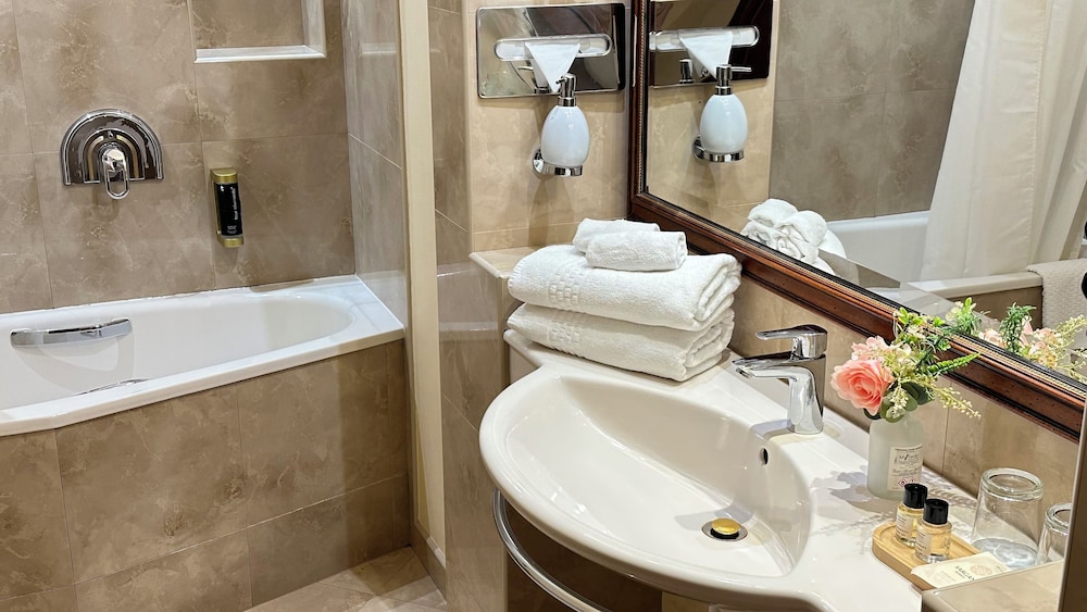 Fleur De Lis Hotel