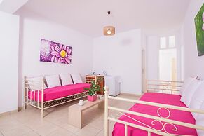 1- bed apt Near Black Beach-sleeps 4-parking