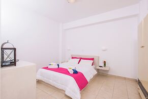 1- bed apt Near Black Beach-sleeps 4-parking