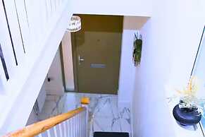 House - Sleeps 6 & Free Parking