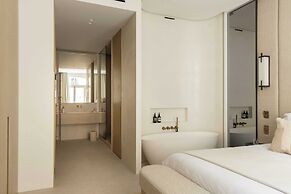 Luxurious Astorg Residence