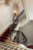 Luxurious Astorg Residence