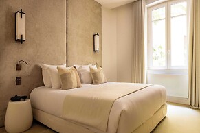 Luxurious Astorg Residence