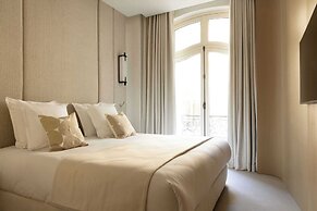 Luxurious Astorg Residence