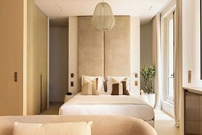 Luxurious Astorg Residence