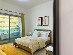 35 OFF in Top View Studio in Marina
