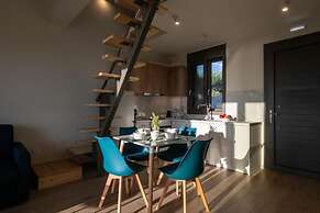 A V Luxury Apartments with Private Pools