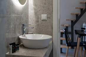 A V Luxury Apartments with Private Pools