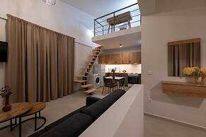 A V Luxury Apartments with Private Pools