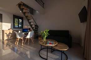 A V Luxury Apartments with Private Pools
