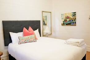 Spacious 4-bed Home in Central Tenterfield