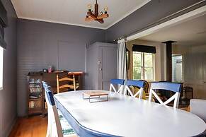 Spacious 4-bed Home in Central Tenterfield