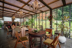 Emeishan XiaoshanQing Luxury Resort