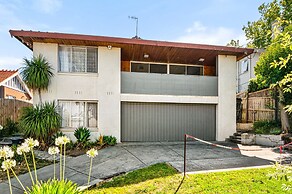 Spacious 5-bed Home With Pool in Glen Iris