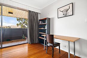 Spacious 5-bed Home With Pool in Glen Iris