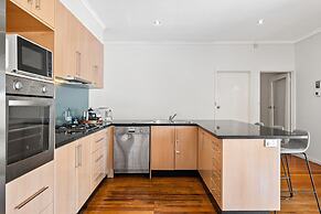 Spacious 5-bed Home With Pool in Glen Iris