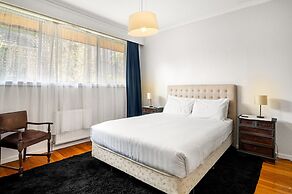 Spacious 5-bed Home With Pool in Glen Iris