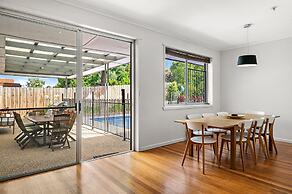 Spacious 5-bed Home With Pool in Glen Iris