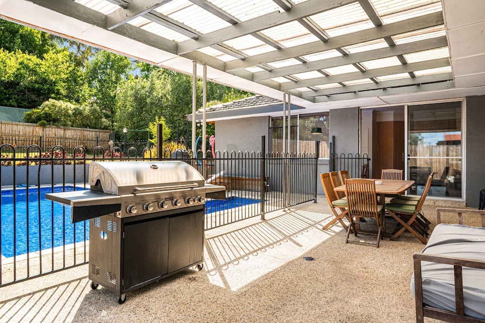 Spacious 5-bed Home With Pool in Glen Iris