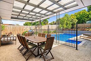 Spacious 5-bed Home With Pool in Glen Iris