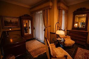 Whistletree Luxury Manor