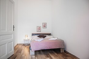 Beautiful 2BR Apt Perfect for Long Stays