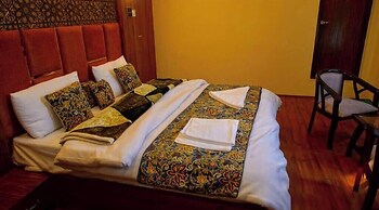 Hotel Golden Eye