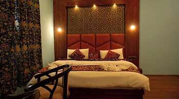 Hotel Golden Eye