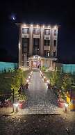 Hotel Golden Eye