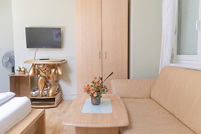 Spacious Garden Villa | 16 Guests