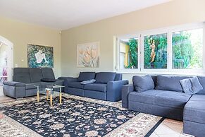 Spacious Garden Villa | 16 Guests