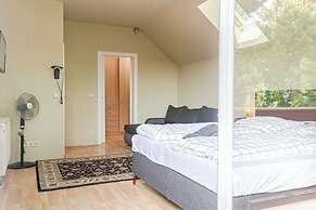 Spacious Garden Villa | 16 Guests