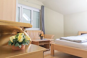 Spacious Garden Villa | 16 Guests