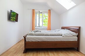 Spacious Garden Villa | 16 Guests