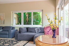 Spacious Garden Villa | 16 Guests