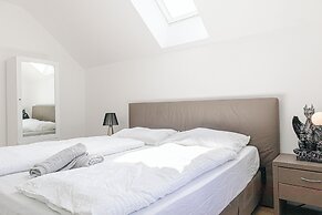 Spacious Garden Villa | 16 Guests