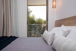 Aphrodite Studios & Apartments