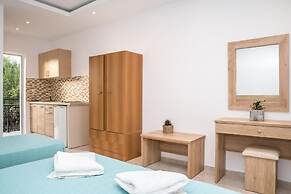 Aphrodite Studios & Apartments