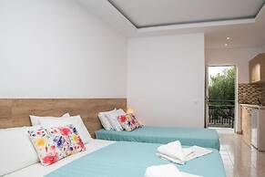 Aphrodite Studios & Apartments