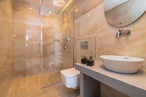 Aphrodite Studios & Apartments
